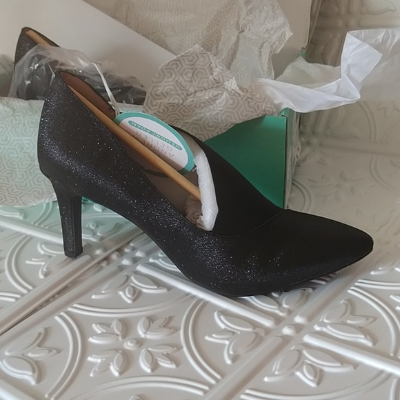 Shoes - Picture 2 of 4